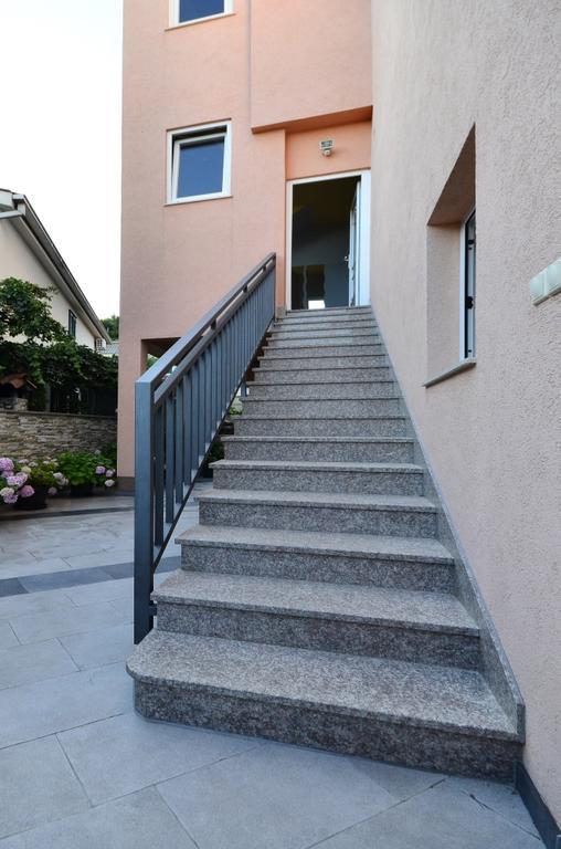 Apartments Luka Toni Krvavica Exterior photo